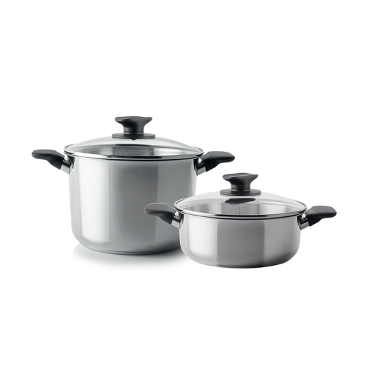 TuppAfrica universal stockpot set with 4L and 7L stainless steel pots, suitable for cooking large meals.